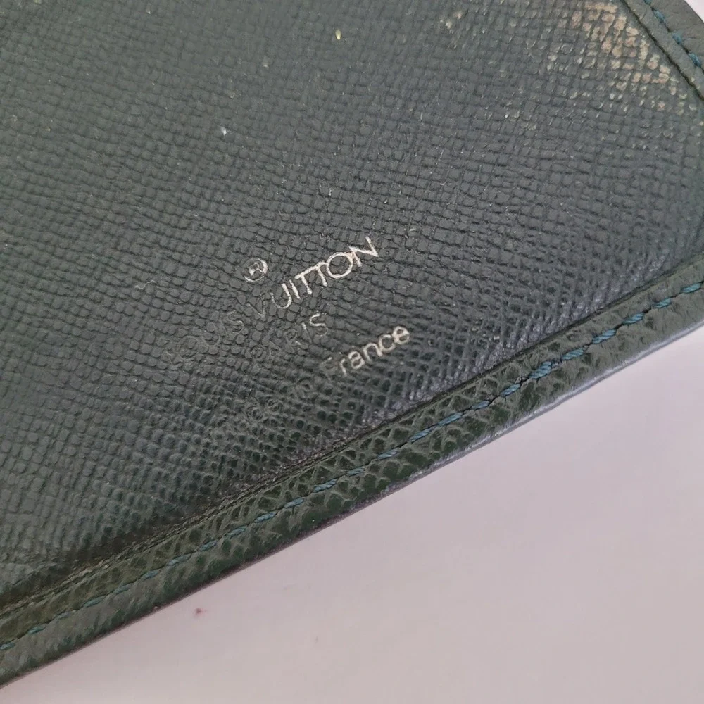 Louis Vuitton Taiga Bifold Wallet Green Leather MI0071 Mens Vintage